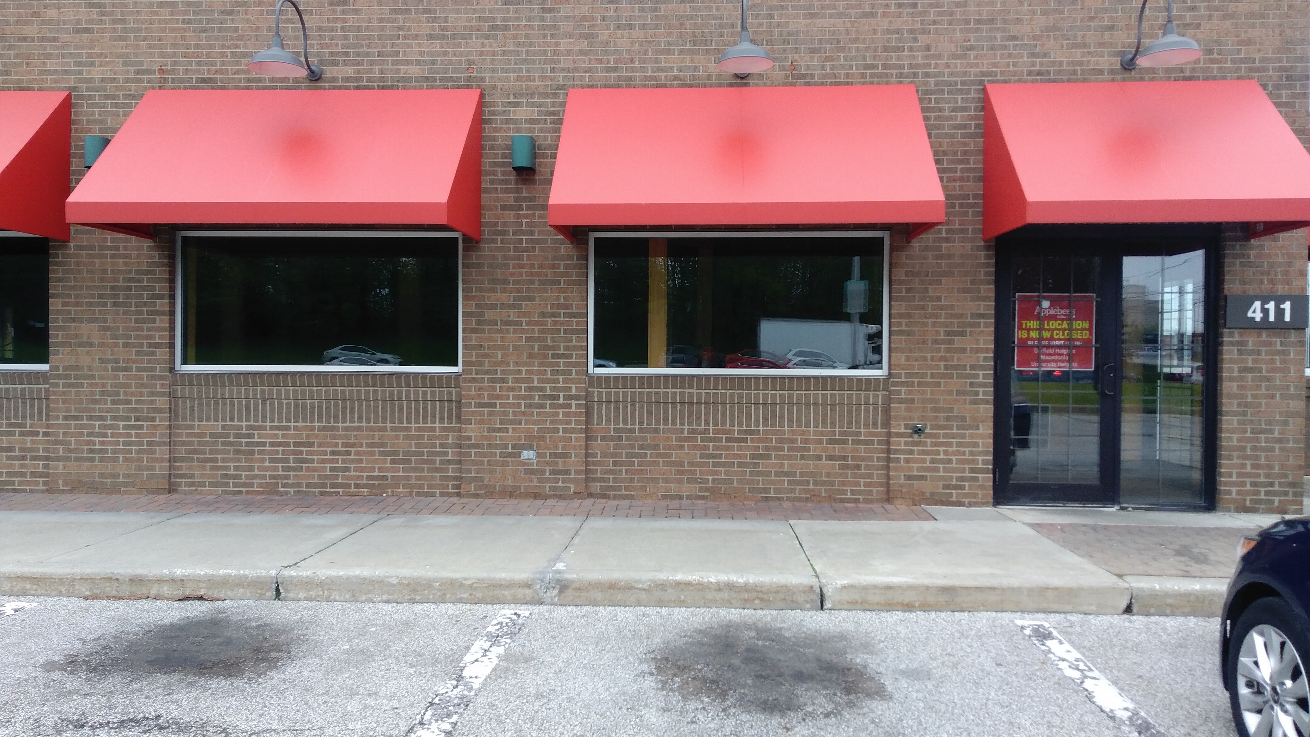 Applebees Restaurant in Bedford Closed Permanently