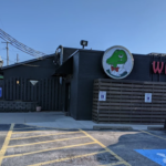 Winking Lizard: A Reliable Sports Tavern Close to Bedford