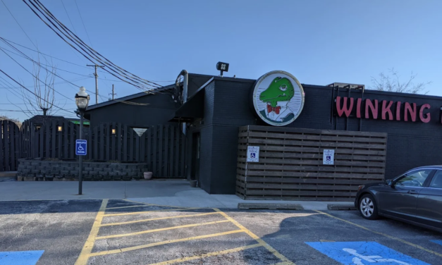 Winking Lizard: A Reliable Sports Tavern Close to Bedford