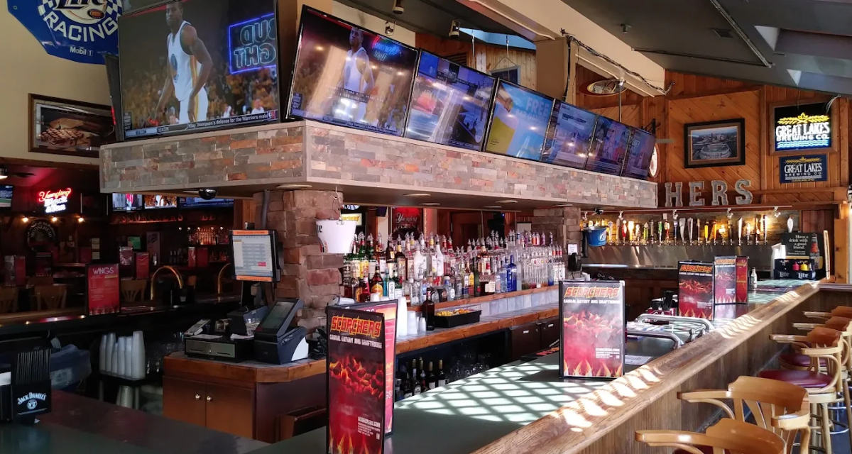 Scorchers: Wings, Burgers, and a Sports-Bar Atmosphere Near Bedford